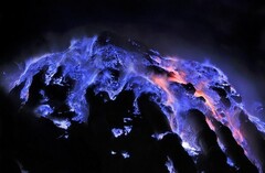 Иджен - вулкан с голубой лавой. о.Ява, Индонезия